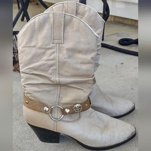 Dingo Boots Size 8 medium